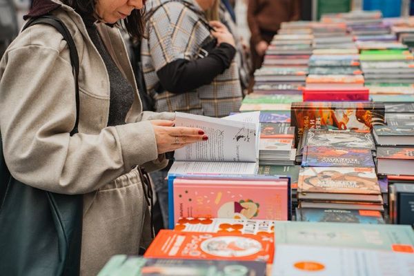 Гаражка МИФа в «Красном ките»: три дня распродажи книг за МКАД, ТРК «Красный кит»