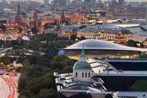 Москва с 40-го этажа: Усольцев читает город с крыши на Мосфильмовской, Башня на Мосфильмовской, смотровая 40-го этажа